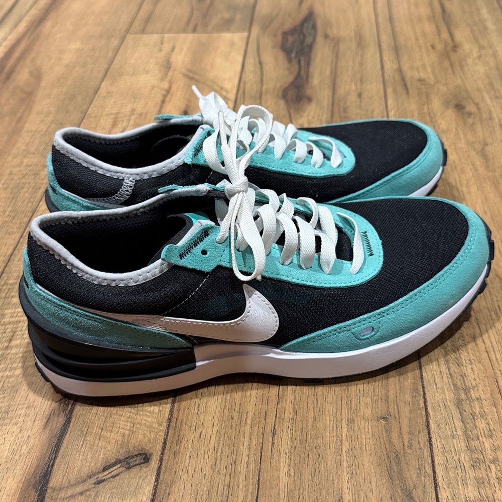 Nike Teal and Black Athletic Shoes - Picture 3 of 6